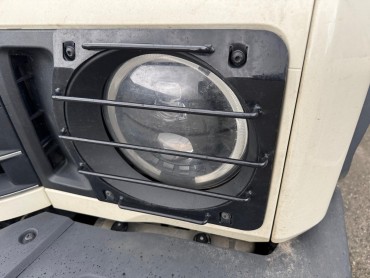 Grilles de feux avant