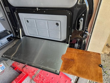 Table de coffre avec planche de coupe